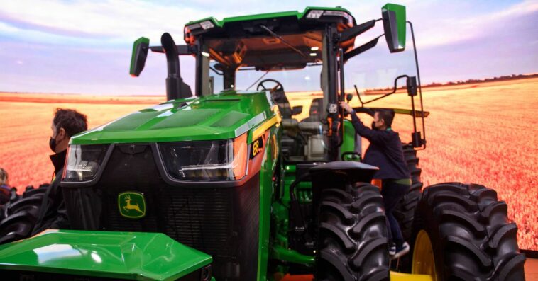 Def Con hacker shows John Deere’s tractors can run Doom