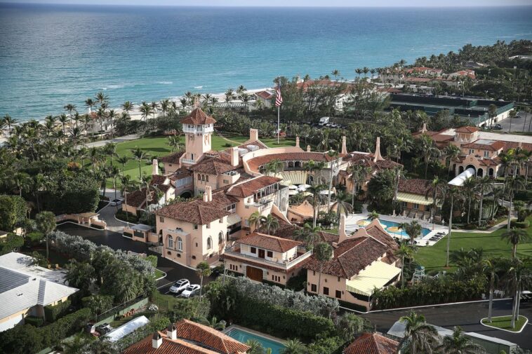 Donald Trump informa que el FBI ejecutó una redada en su casa en Mar-a-Lago