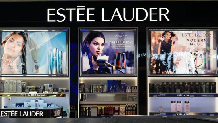 Estée Lauder Outlook Hit by China Lockdowns, Stronger Dollar