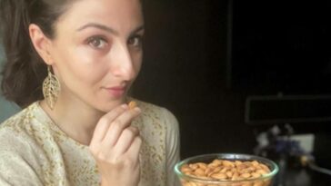 Soha Ali Khan, Soha Ali Khan healthy foods, Soha Ali Khan healthy diet, Soha Ali Khan healthy eating, Soha Ali Khan festive food guide, what to eat during festive season, festive foods, festive season health, indian express news