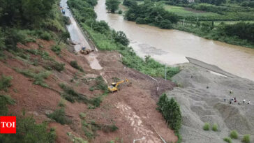 Four dead in China flash flood