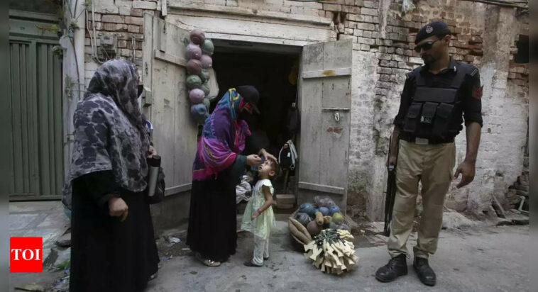 Gunmen kill two policemen escorting polio workers in Pakistan