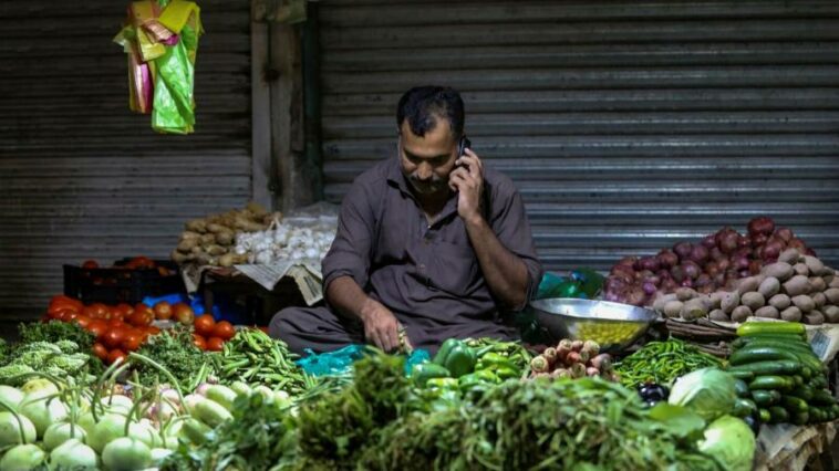 Investors shun Pakistani bonds on rising default threat