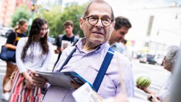 Jerry Nadler defeats Carolyn Maloney in high-profile New York House Democratic primary, NBC projects