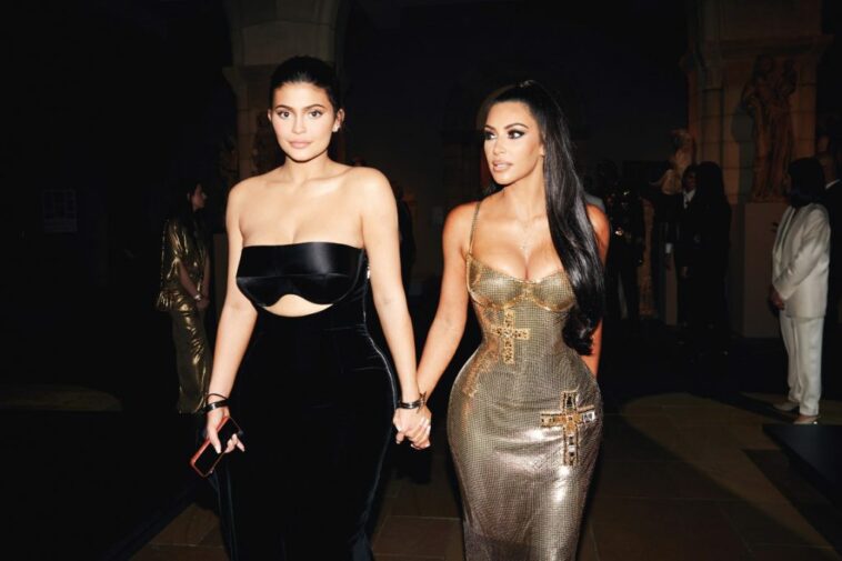 Kim Kardashian Spits Liquor Out At Kylie's 25th Birthday Yacht Party (Video)