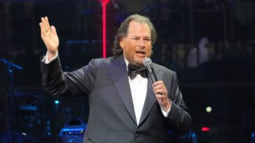 Salesforce trims full-year expectations for earnings and revenue