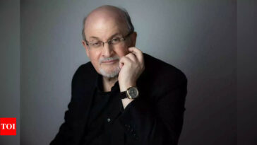 Salman Rushdie, on ventilator after New York stabbing