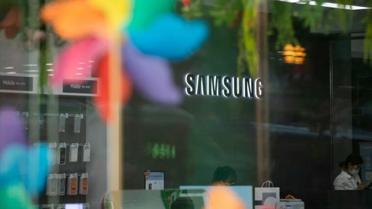 Samsung Is Reportedly Working on a Dual Screen Phone: All Details