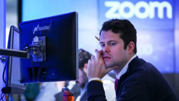 Zoom shares fall 16% following revenue miss and gloomy forecast