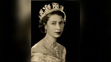 Queen Elizabeth II, Queen Elizabeth II death, Queen Elizabeth II crowns and tiaras, Queen Elizabeth II tiara collection, Queen Elizabeth II diadems, Queen Elizabeth II tiara Princess Diana, Queen Elizabeth II tiara Kate Middleton, Queen Elizabeth II tiara Meghan Markle, indian express news