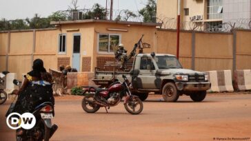 Burkina Faso: 'Internal crisis' in army as gunfire heard near presidency