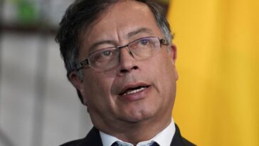 Colombian officials met FARC dissidents, president’s tweet shows