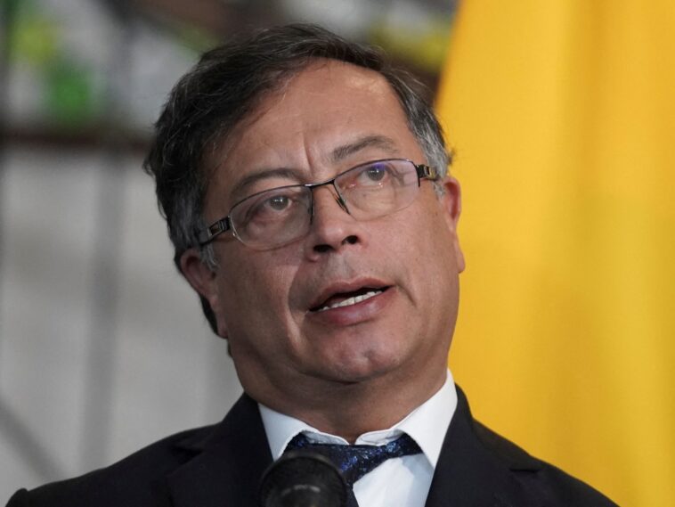 Colombian officials met FARC dissidents, president’s tweet shows