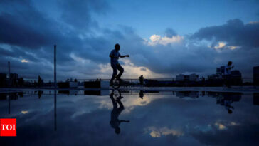 East China suspends ferries, classes as typhoon approaches