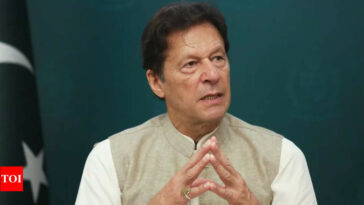 Imran Khan flips on Pak army chief tenure, suggests to extend his term till polls