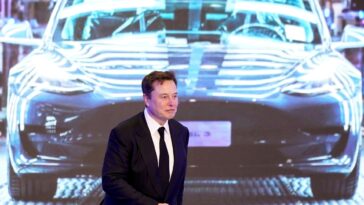 Musk accuses SEC of unlawfully muzzling him