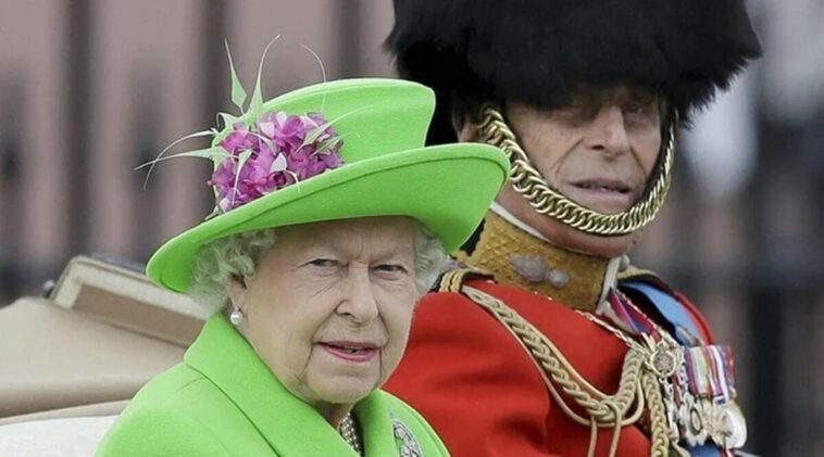 Queen Elizabeth II, Queen Elizabeth II death, Queen Elizabeth II funeral procession, Queen Elizabeth II coffin, Queen Elizabeth II casket, Queen Elizabeth II coffin details, Queen Elizabeth II final resting place, Queen Elizabeth II and Prince Philip, indian express news