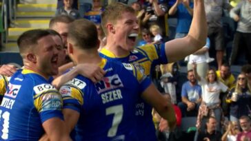 Super League: Aidan Sezer sends Leeds Rhinos into play-offs at expense of Castleford Tigers