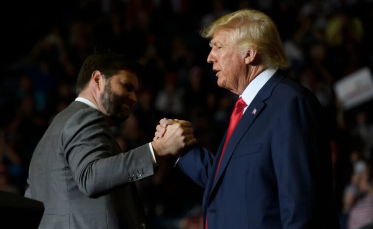 Trump compara a JD Vance con Kim Jong-un en extraño discurso en mitin