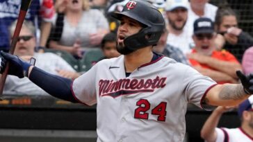 Twins' Sanchez just misses teammate's bat swing