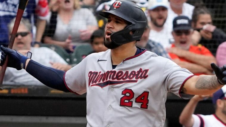 Twins' Sanchez just misses teammate's bat swing