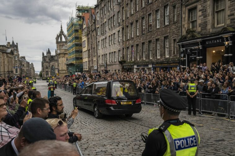 Week of public mourning for Queen Elizabeth II begins in Edinburgh