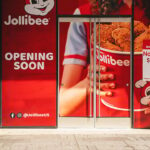 2JN7FCD A sign outside the future home of a Jollibee Filipino fast food restaurant in Times Square in New York advertises that it is hiring prior to its opening on Sunday, July 31, 2022. (© Richard B. Levine)