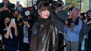 ‘Full circle moment’: Anne Hathaway channels her ‘Devil Wears Prada’ character at New York Fashion Week