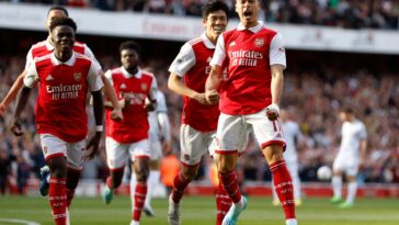 Arsenal beat Liverpool to return to top of Premier League