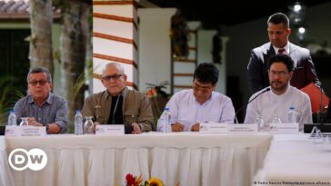 Colombia, ELN guerrillas agree to restart peace talks