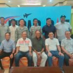 Tommy Manotoc (seated, center) and officials of the Edwin Andrews Air Base golf course in Zamboanga pose after the agreement launching a grassroots program among children of the military. Also in photo are (second from left, standing) Jessie Balasabas and Japan Tour regular Juvic Pagunsan. –