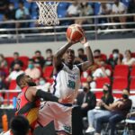 Converge import Quincy Miller vs San Miguel defenders. –PBA IMAGES