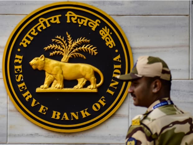 Mumbai: A security personal outside Reserve Bank of India (RBI) headquarters, in Mumbai, Wednesday, June 8, 2022. (PTI Photo