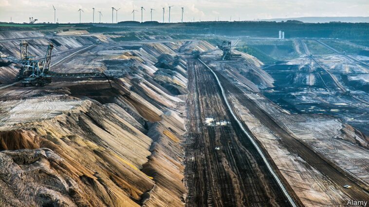 DH6M9M Brown coal opencast mining Garzweiler near Juechen, North Rhine-Westphalia, Germany, Europe