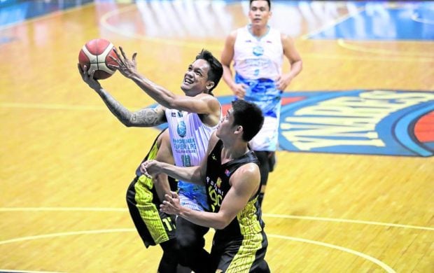 Encho Serrano (photo above, with ball) is one of those stepping up for Phoenix, while Mikey Williams (left photo) has been suspended for a week after missing another practice. —PHOTOS FROM PBA IMAGES