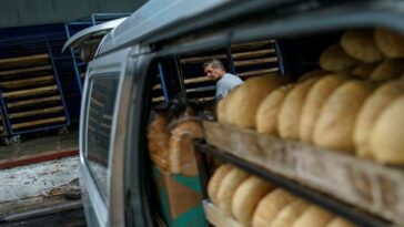 Ukraine bakery supplies bread for the front lines