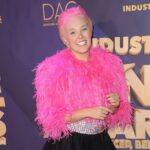 JoJo Siwa Shares Why She's Not "Hiding" Her Relationship With Avery Cyrus - E! Online