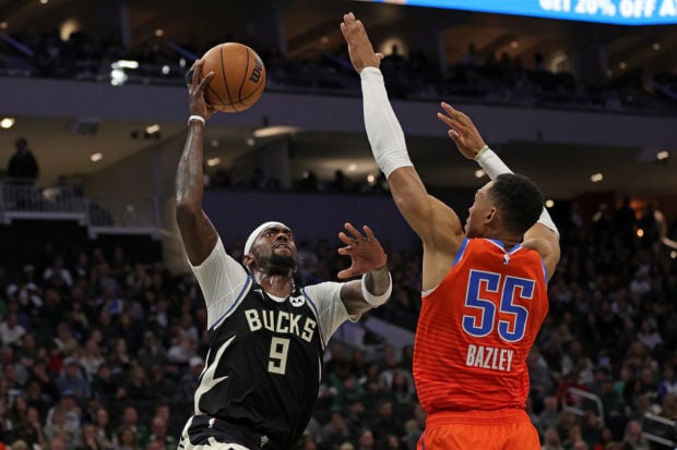 Bobby Portis #9 of the Milwaukee Bucks drives to the basket against Darius Bazley #55 of the Oklahoma City Thunder during the first half of a game at Fiserv Forum on November 05, 2022 in Milwaukee, Wisconsin. NOTE TO USER: User expressly acknowledges and agrees that, by downloading and or using this photograph, User is consenting to the terms and conditions of the Getty Images License Agreement.   Stacy Revere/Getty Images/AFP (Photo by Stacy Revere / GETTY IMAGES NORTH AMERICA / Getty Images via AFP)