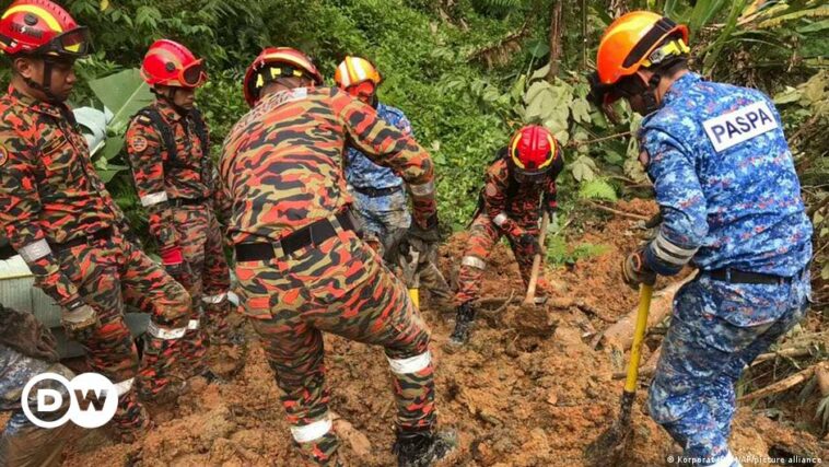 Malaysia landslide: Death toll rises to 31, search ends