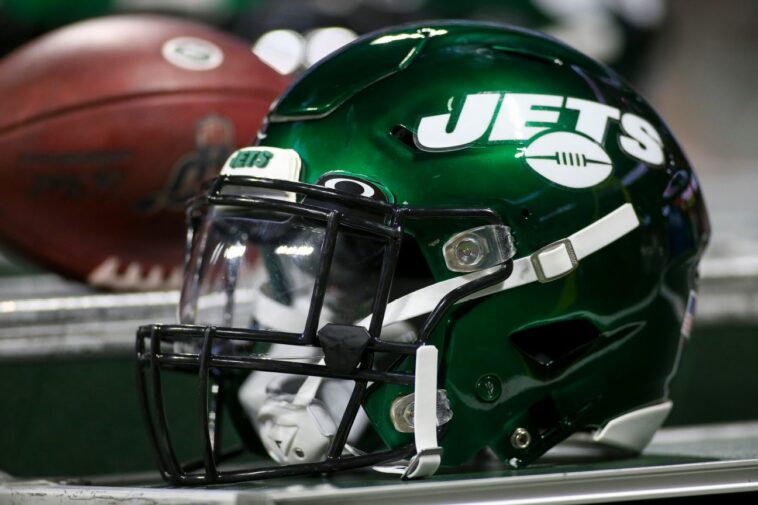 Source: Jets WR coach gets 1-year gambling ban