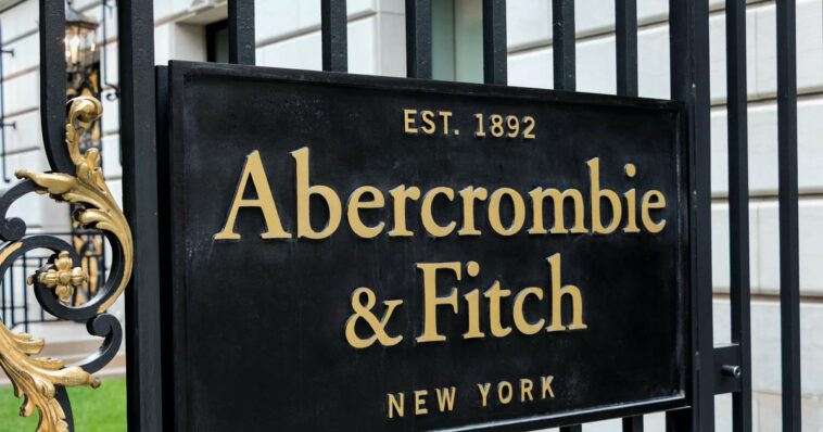 Abercrombie & Fitch Lifts Holiday Quarter Sales Forecast