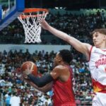 Justin Brownlee (left) sneaks in a reverse layup under the nose of Hayden Blankley as the Ginebra import sets the tone of the rout early. —PHOTOS BY AUGUST DELA CRUZ