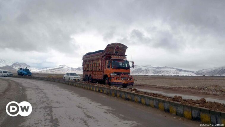 Pakistan: Dozens killed in Balochistan bus crash