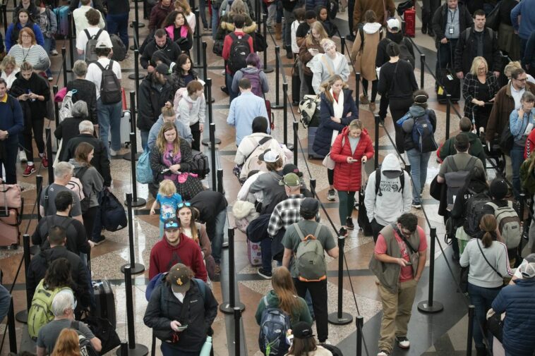 TSA extends vaccine rule on foreign arrivals through April 10