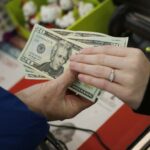 Dollar bounces back as US economy defies doubters