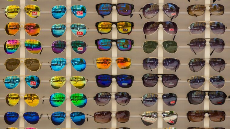 Ray-Ban Maker Essilorluxottica’s Sales Rise on Solid European Growth