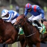 Foxes Tales (far side) battles it out at Newmarket