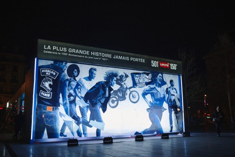 Artist Ian Berry Makes Pop-up Mural for Levi’s