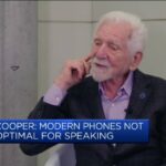 Mobile phone inventor: Modern phones not optimal for speaking