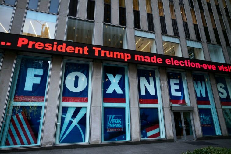 Fox News respaldó las acusaciones falsas de fraude electoral, admite Murdoch